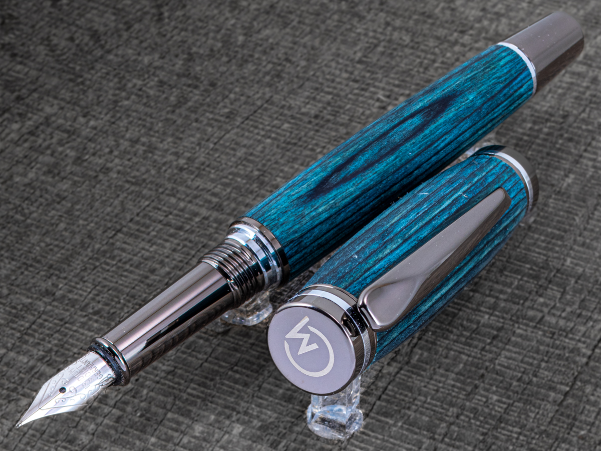 Pero Barvená modrá dýha, Brilliance