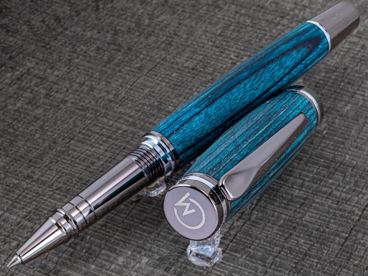 Pero Barvená dýha modrá, Elegant